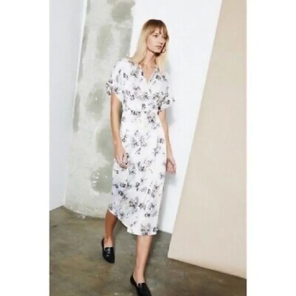 Equipment Femme Tavine Silk Floral Dress